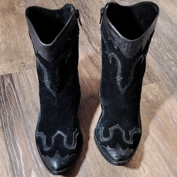 Reba Black Ankle Booties with Classic Western Style - Picture 6 of 7